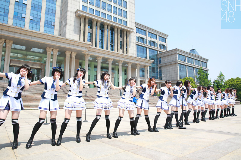 4月30日,snh48的成员们来到复旦大学用快闪行动纪念上海复旦大学校友